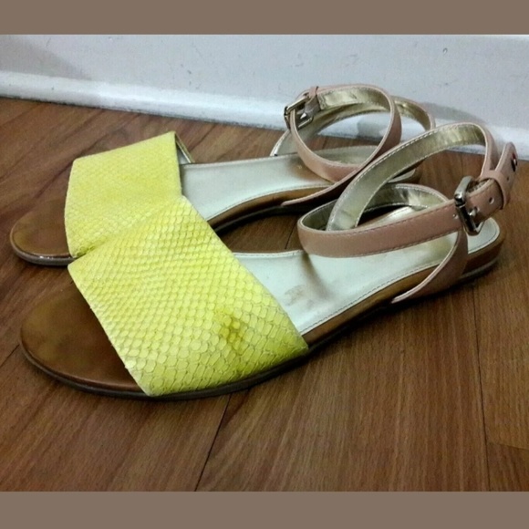 🦋 Tommy Hilfiger Twlaila Yellow Leather Sandals - Picture 3 of 8
